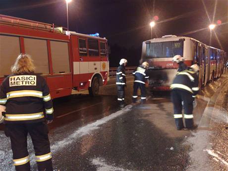 Por autobusu na Vysoansk ulici v Praze (3.12.2009)