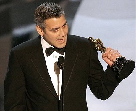 Zda si George Clooney znovu stihne oscarovou dkovaku, jak tomu bylo v roce 2006 za roli Boba Barnese v Syrian, bude jasné 7. bezna, kdy se budou soky udílet.