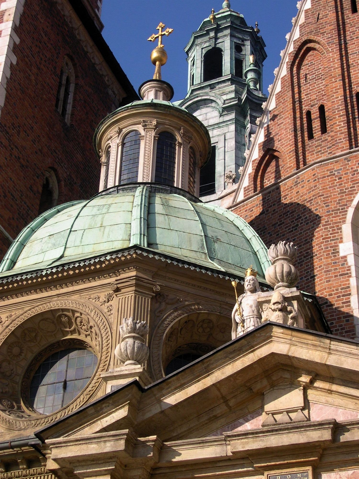 Polsko, Krakow. Kaple katedrály na Wawelu