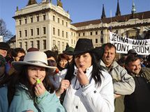 Demonstrace zemdlc, kte v Praze protestuj za vce penz. (2.12.2009)