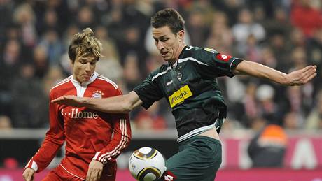 Bayern Mnichov -   Mönchengladbach,  domácí Holger Badstuber(vlevo) a Rob Friend