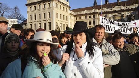 Demonstrace zemdlc, kteí v Praze protestují za více penz. (2.12.2009)