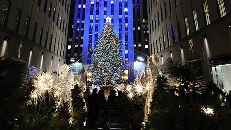 Vánoní strom ped Rockefellerovým centrem svítí jen nkolik ulic od bydlit Kotalíka i Gáboríka