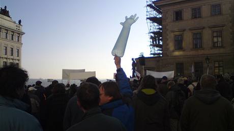 Na Hradanském námstí se seli zemdlci na protest proti rozpotu pro pítí rok (2. prosince 2009)