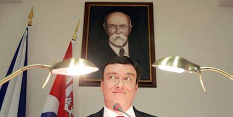 Masarykovu fotografii nechal David Rath povsit v zasedací síni stedoeského zastupitelstva. (bezen 2009)