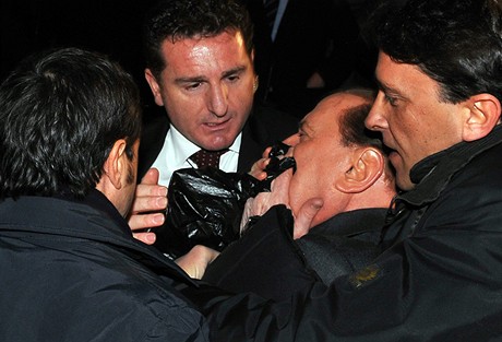 Berlusconiho po toku museli oetit lkai.