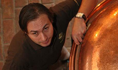 Vrchní sládek Zámeckého pivovaru v Ostrav Tomá Hub nedávno uvail jako první v republice bezlepkové pivo.