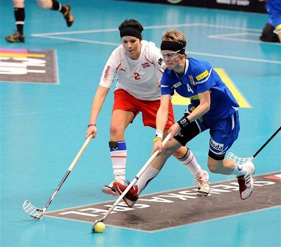 Zuzana Macurová (v modrém) v zápase s Norskem na MS