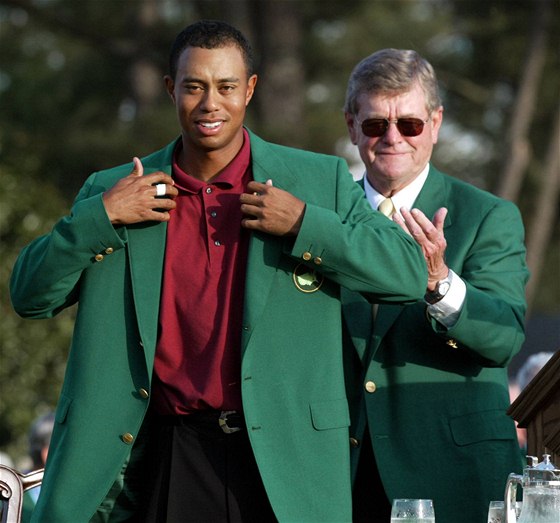 Tiger Woods z dubna 2009 - obléká zelené sako vítze Masters 2002.