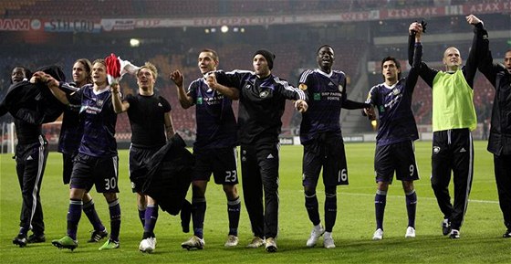 Fotbalisté Anderlechtu se radují ze zisku Belgického Superpoháru. Ilustraní foto