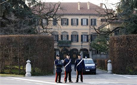 Vila Silvia Berlusconiho v Arcore. (17. prosinec 2009)