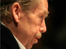 Dramatik a bval prezident republiky Vclav Havel beseduje na veeru esk vize; Divadlo Husa na provzku, Brno 19. listopadu 2009.