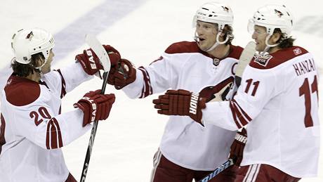 Zleva: Robert Lang, Shane Doan a Martin Hanzal