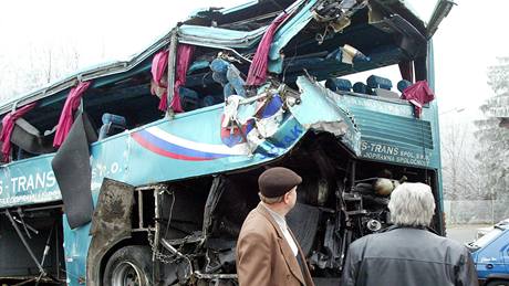 13. prosince 2004 smetl kamion u Devíti kí autobus jedoucí z Prahy do Koic. V nm zahynulo est lidí