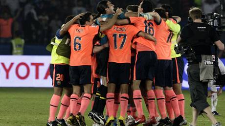 Barcelona: fotbalisté se radují po vítzství ve finále mistrovství svta klub