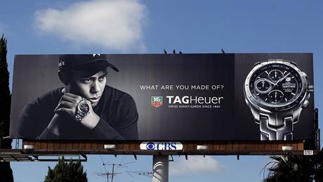 Billboardy s Tigerem Woodsem a exkluzivními hodinkami jsou v USA pelepovány.