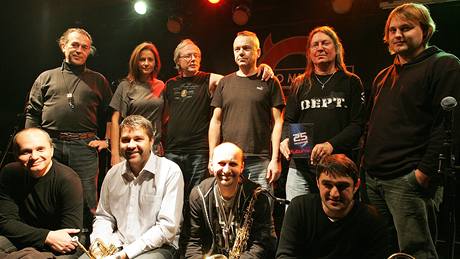 Art rocková legenda Futurum poktila v klubu Metro Music Bar DVD ke svému 25. výroí. 