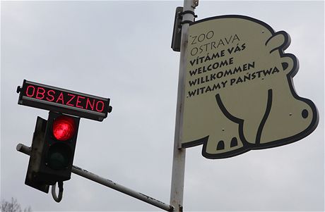 tdr den v zoo Ostrava - parkovit zcela obsazen nvtvnky (24. prosince 2009)