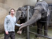 tdr den v zoo Ostrava - sloni s oetovatelem (24. prosince 2009)
