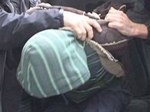 Polsk policie zatk zlodje, kte ukradli npis z Osvtimi (21. listopadu 2009)
