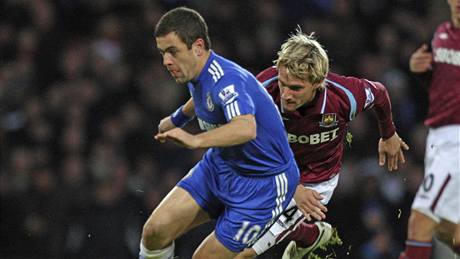 West Ham United - Chelsea: Radoslav Ková (vpravo) a Joe Cole