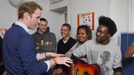 Britský princ William v sídle organizace Centrepoint (21. 12. 2009)