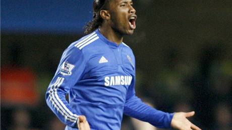 Drogba z Chelsea oslavuje gól.