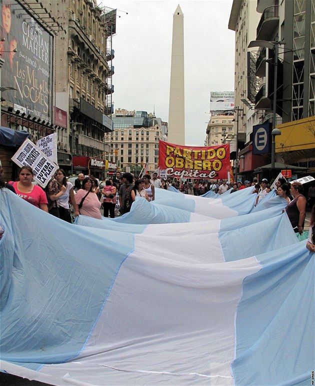 Buenos Aires, chystá se startovní rampa Dakaru u obelisku v centru