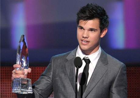 z pedvn People's Choice Awards 2010 (Taylor Lautner)