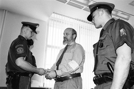 Vrah Ivan Roubal u soudu v roce 1999