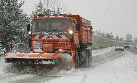 Nehoda kamionu na dlnici u Berouna