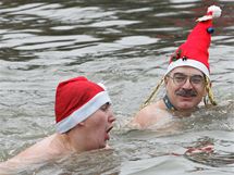 Otuilci plavali jako kadoron ve Svratce. (1.1.2010)
