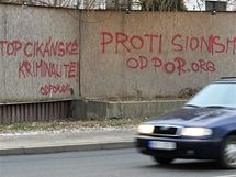 Rasistick npis v Hnvkovskho ulici v Brn 