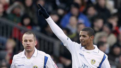Manchester United - Leeds: hostující Jermaine Beckford (vpravo) slaví gól