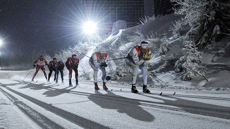 Závodníci bhem sprintu Tour de Ski v nmeckém Oberhofu