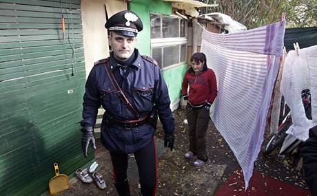 Italský policista v táboe imigrant z Rumunska (ilustraní foto)