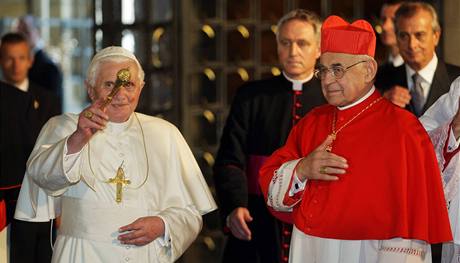 Koho vybrat za praského arcibiskupa spolu eili Benedikt XVI. a Miloslav Vlk zejm i pi papeov návtv eska v záí 2009.