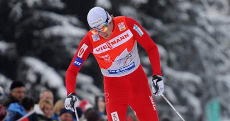 Petter Northug protn clovou psku Tour de Ski na druhm mst.