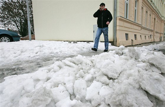 Neudrované chodníky v Brn (Kídlovická ulice 12. ledna)