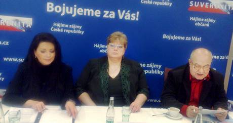 Jana Bobokov, Jana Volfov a Petr Hannig na tiskov konferenci v Praze. (14. ledna 2010)