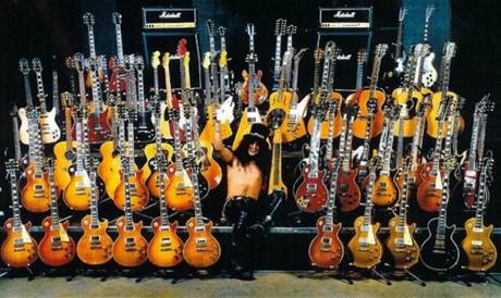 Kytarista Guns N Roses Slash se svou sbrkou kytar