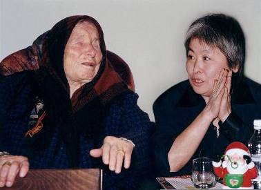 Bulharská vtkyn Vanga (vlevo)