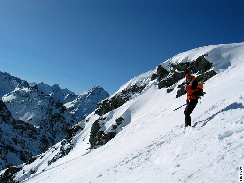 výcarsko, tyi údolí, Verbier. Mezi skály na freeride jedin s prvodcem