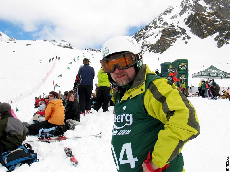 výcarsko, Verbier. Povinnou výbavou pro závod Verbier High Five je nafasovaná helma