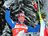 Luká Bauer s trofejí pro vítze Tour de Ski