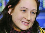 Propalestinská aktivistka Eva Nováková na praském letiti v Ruzyni. (12. ledna 2010)