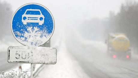 Na dálnici D1 je nutné v nkterých úsecích pouívat zimní výbavu.