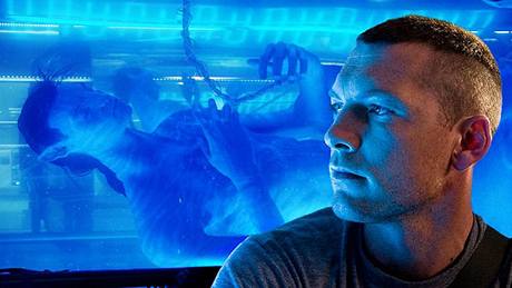 Sam Worthington ve snímku Avatar