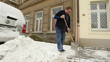 úklid chodník od snhu v Teplicích v ásti anov - u hotelu Payer bylo uklizeno, na zbytku nikoliv