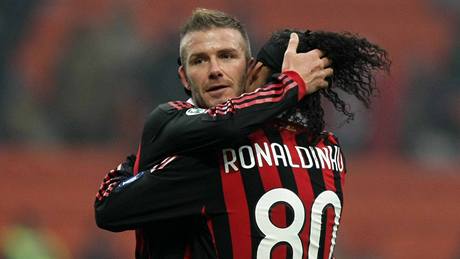 David Beckham (vlevo) a Ronaldinho